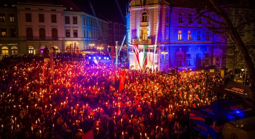 Elsöprő sikert aratott Orbán Viktor Kaposváron - óriási tömeg hallgatta a miniszterelnök beszédét