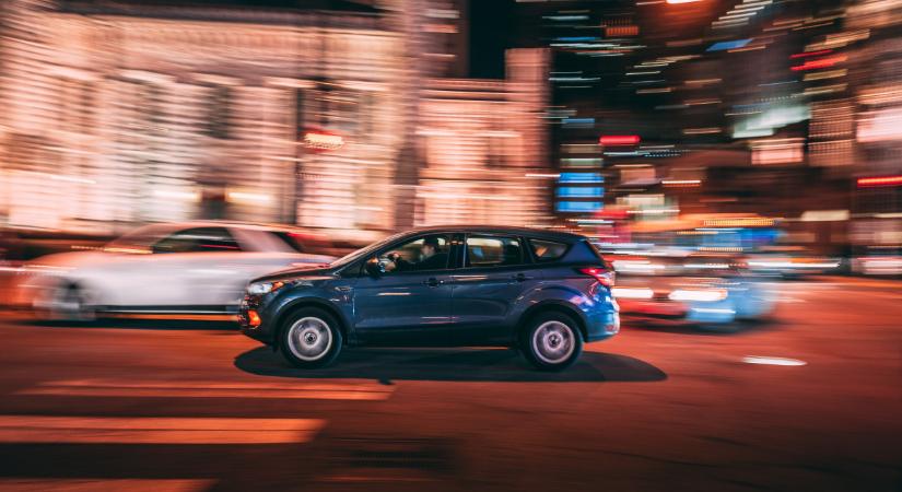 A túl nagy autók is büntetést kaphatnának