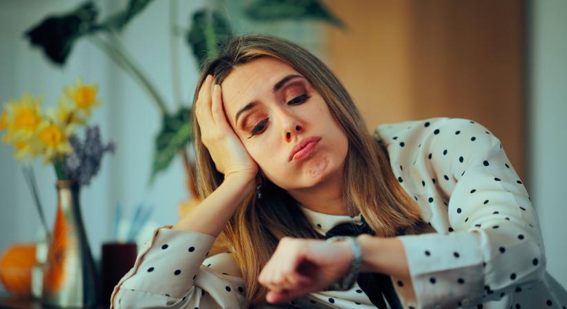 3 csillagjegy, aki képtelen várni – a pszichológia szerint ez állhat mögötte