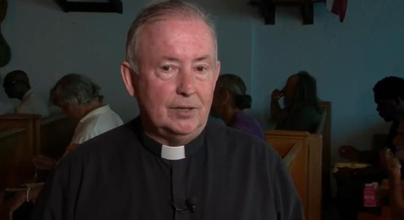 Félmillió dolláros bírságot kapott egy floridai pap, mert hajléktalanoknak ad enni