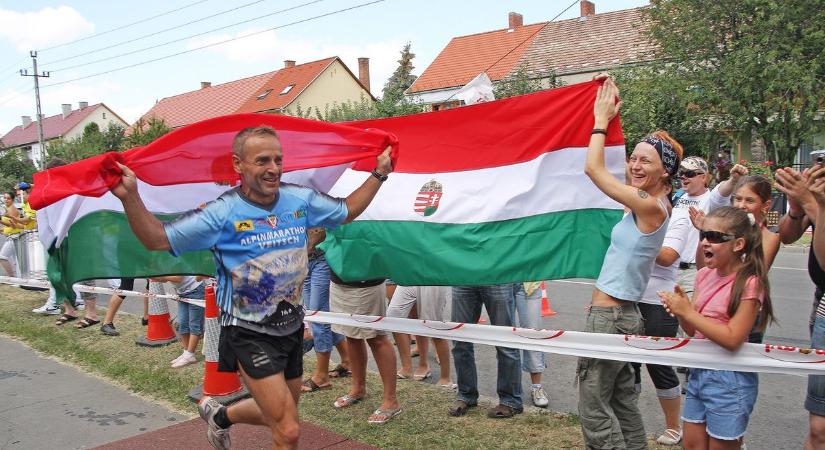 Kanadát átszelő rekordútjáról mesél Szőnyi Ferenc Bonyhádon