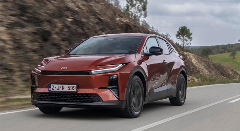 560 kilométeres hatótáv és meglepően jó vezethetőség – teszten a Toyota C-HR