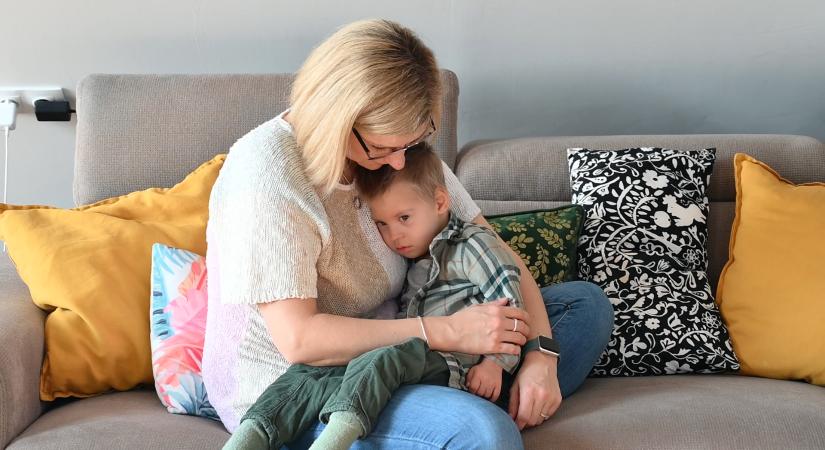 Miért a szülőknek kell orvosi kezelések után kutatni? Beni szüleinek sincs más útja, ha azt akarják, hogy kisfiuk fejlődni tudjon
