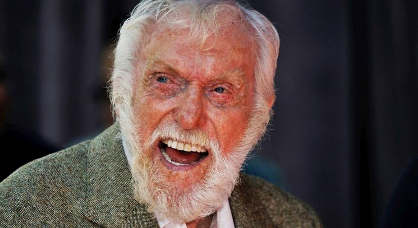 12 éve vette el élete szerelmét Dick Van Dyke – Felesége 46 évvel fiatalabb a színészlegendánál