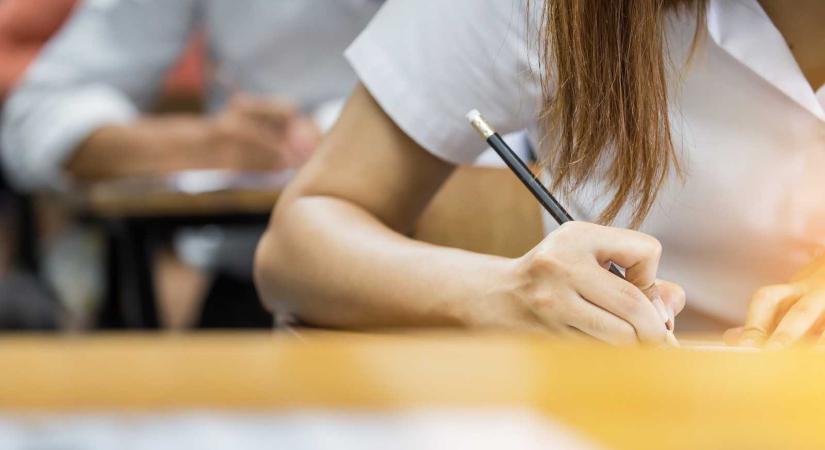 Matematika írásbelivel folytatódik a nyolcadikosok próbavizsgája