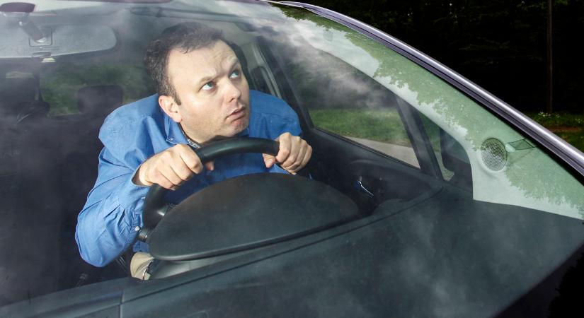 Ezt a két KRESZ-táblát rengetegen összekeverik, pedig eltér a jelentésük