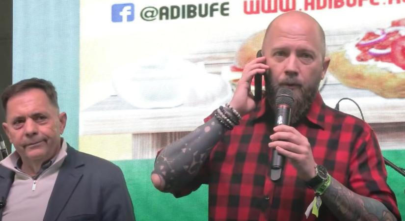 Családját emlegetve vágott vissza Pócs János az Orbán parodizáló polgármesternek