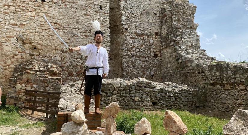 Nagy munka indult, átalakul a cseszneki vár, így lesz esküvői álomhelyszín videó