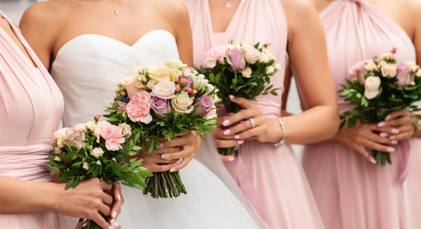7 szupersikkes ajándékötlet koszorúslányoknak – divatszakértők ajánlásával