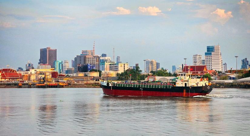 Végveszély: rátámadtak az ukránok, elszabadult egy orosz tanker a Földközi-tengeren 700 tonna üzemanyaggal – a legénység elmenekült