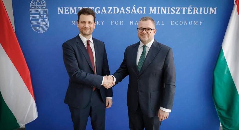 Olyan álláshalmozó államtitkárok dolgoznak Nagy Márton minisztériumában, hogy többet keresnek, mint a miniszter