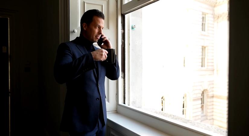 „Az óvodás rajzaimat árultam apám boltjában” – Kováts Dávid ma a műkereskedelem meghatározó alakja