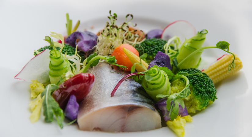 Adómentesen elszámolható az üzleti ebéd, vacsora