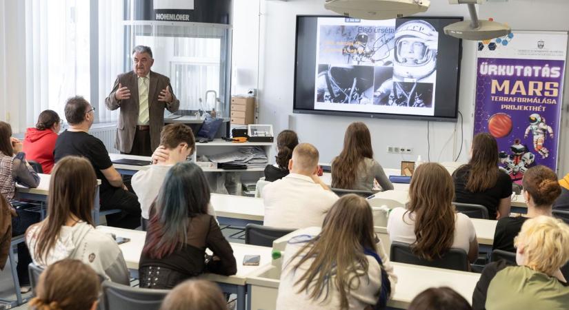 Űrbányászati robotot is készítettek – úgy nézett ki a suli, akár a NASA (galéria)