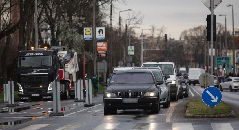 Veszélyben az autósok? Felháborító, milyen csalás kezdett el terjedni!
