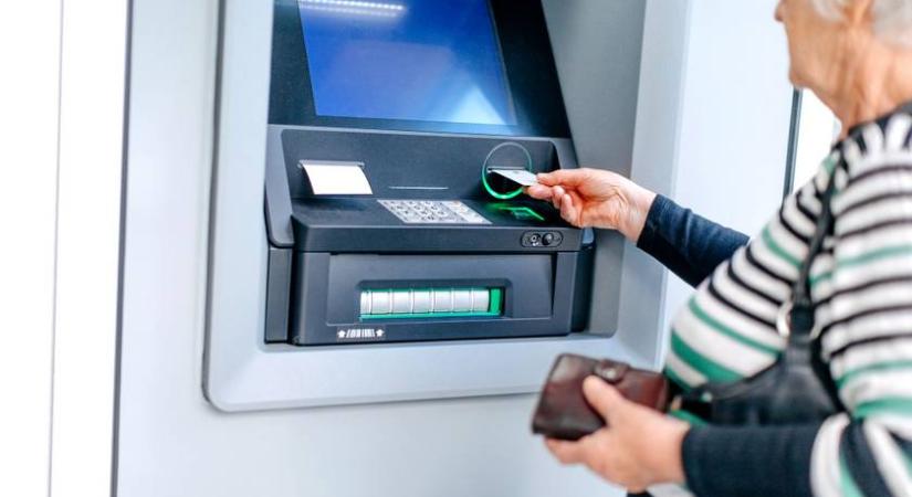 Készpénzfelvétel: hiába jött a könnyítés, a magyarok mégsem használják ki