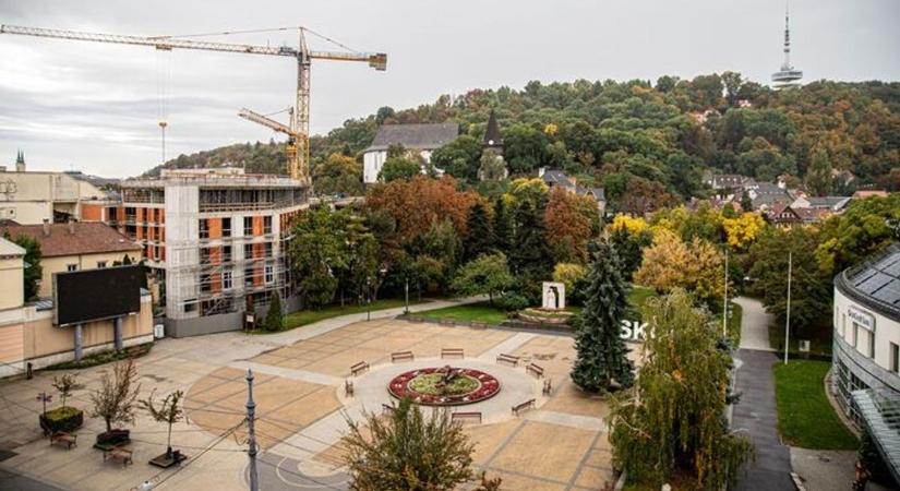 Csak ennyi lépést kell tennie ezen a napon, hogy ajándékot kapjon Miskolcon!