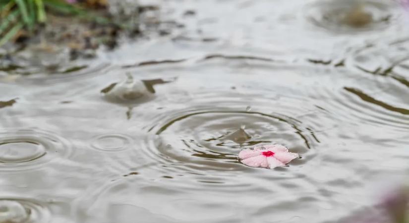 Kedvromboló, borús idő lesz kedden, jégdarazápor is előfordulhat