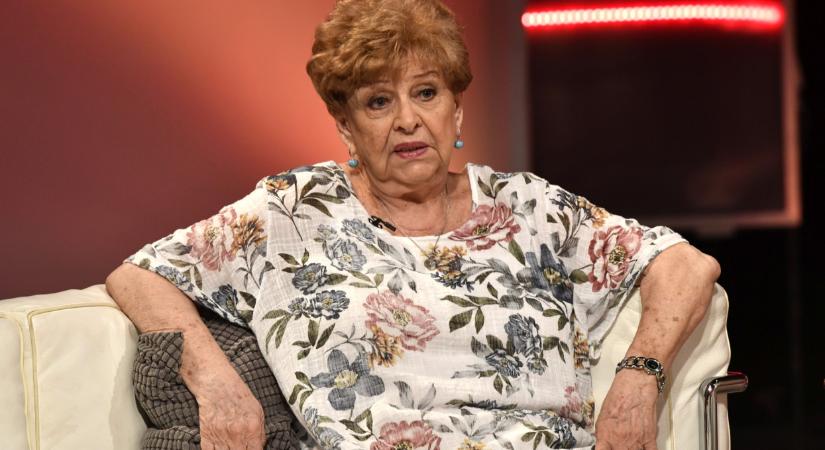 Drámai pillanatok a színpadon: rosszul lett Pásztor Erzsi, félbeszakadt az előadás