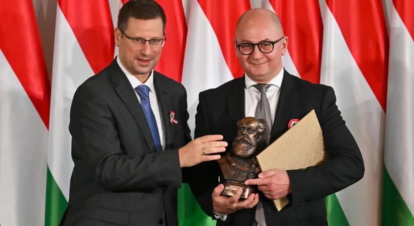 Újabb hat évre kinevezték a GVH fideszes elnökét