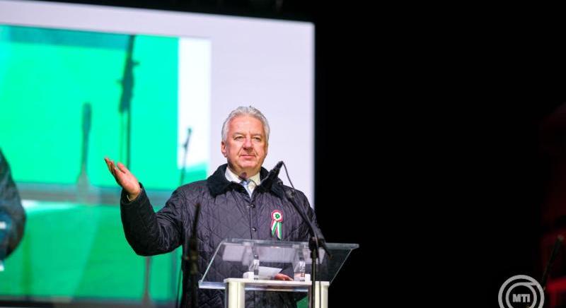 Semjén Zsolt: nem engedjük, hogy idegenek mondják meg, mit gondoljunk és mivé legyünk!