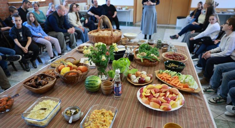 Bibliai ételek kóstolóján jártunk – Mutatjuk, mit ettünk! (képgaléria)