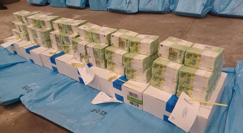 Feljelentést tett az ukrán Oscsadbank a pénzszállítók lekapcsolása miatt