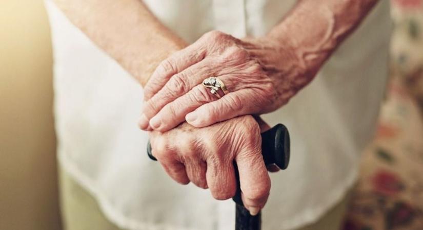 Durván elhanyagolt egy ápolásra szoruló asszonyt a Sopron környéki férfi