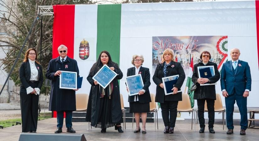 Ők kaptak idén pápai kitüntetést - a város példaképei