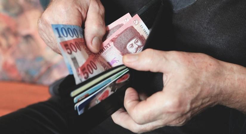 Megvannak a nyugdíjfizetés időpontjai 2026-ra