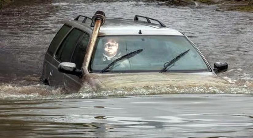 Az öreg Peugeot, ami tengeralattjáró akar lenni – videó