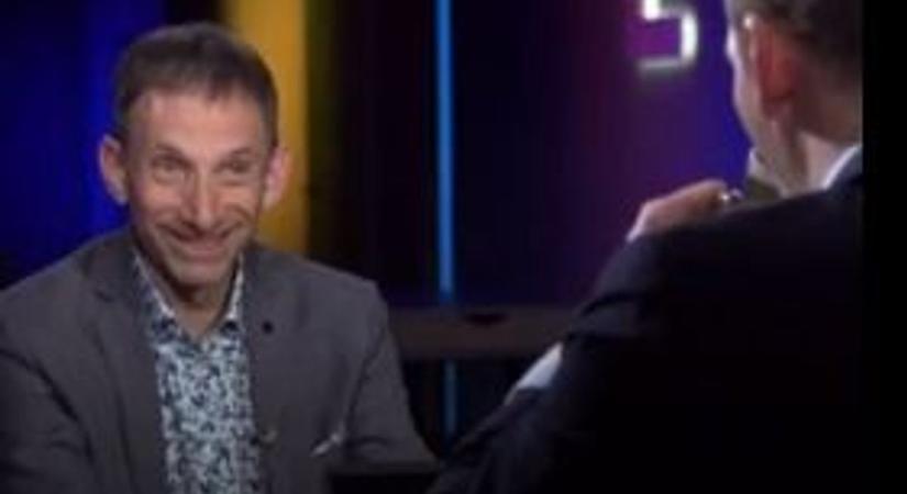 Újabb megdöbbentő felvétel került elő: egy ukrán újságíró nevetve magyarázza el, hogyan játszik össze Brüsszel és Zelenszkij (VIDEÓ)