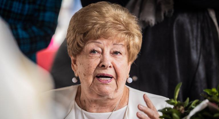 Pásztor Erzsi a színpadon lett rosszul, félbeszakadt az előadás a Turay Ida Színházban