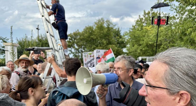 Hadházy Ákos a választások előtt még szervez egy túrát Hatvanpusztára