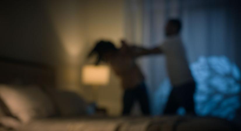 Fejére taposott és bántalmazta kedvesét – elítélték, de fellebbezett a férfi