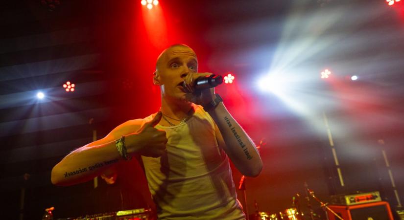 404 közös a metálban és a hiphopban