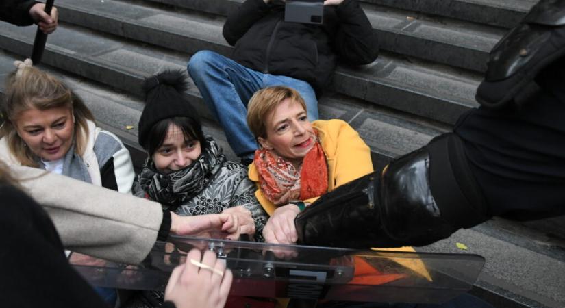 „Nem bújunk az immunitás mögé, a rezsim nem fog elhallgattatni bennünket”