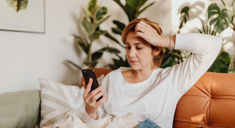 Újabb csalás ütötte fel a fejét: ha ilyen SMS-t kap, ne dőljön be!