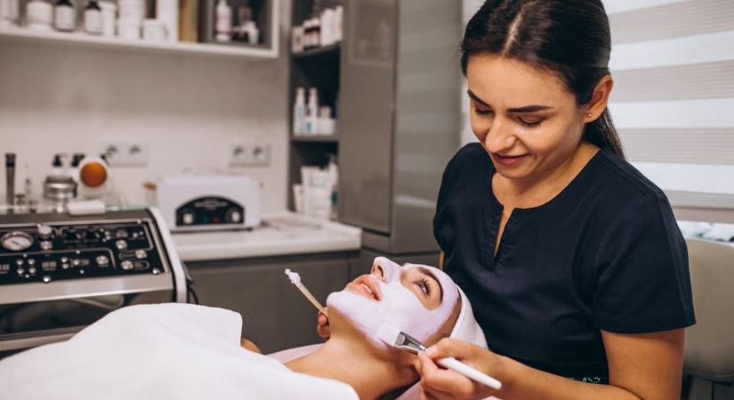 Nyirokmasszázs vagy arcmasszázs? Melyik képzés illik jobban a kozmetikai profilodhoz?