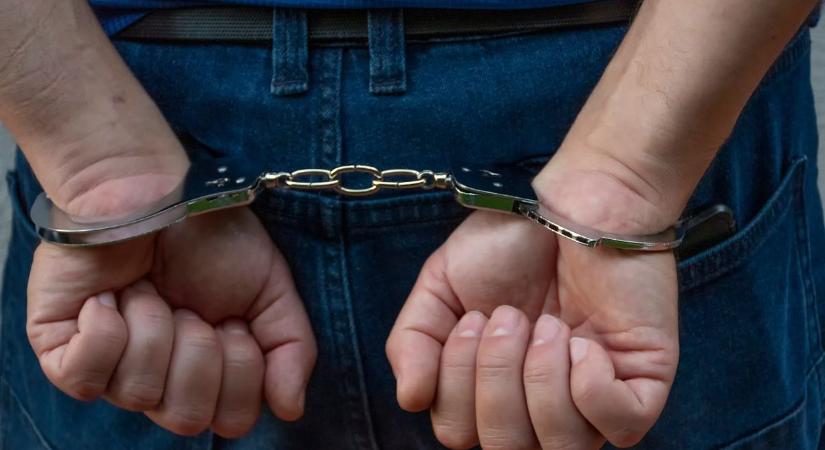 Meglepő rejtekhely: az alsóneműjében próbálta elrejteni a lopott pénzt a tolvaj