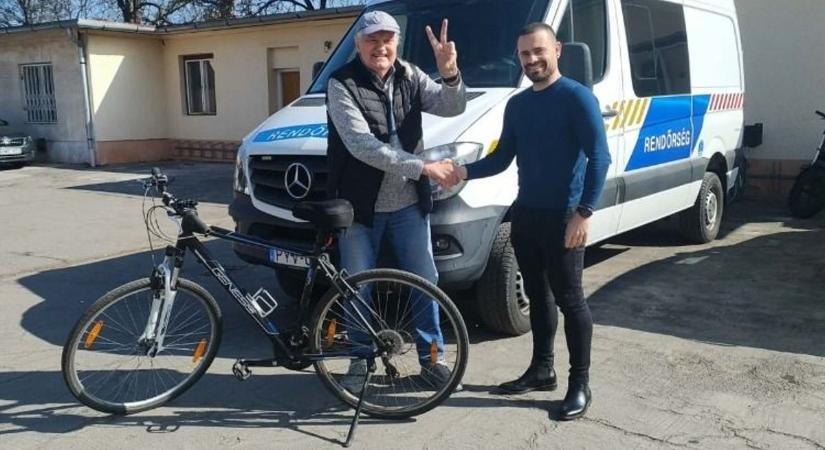 Ellopott kerékpárokat osztottak ki a rendőrök, volt meglepetés