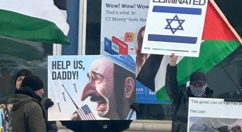 Durván antiszemita plakátok egy torontói demonstráción