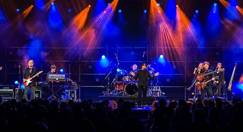 Vastaps a Várkert Bazárban a telt házas iLAND koncerten