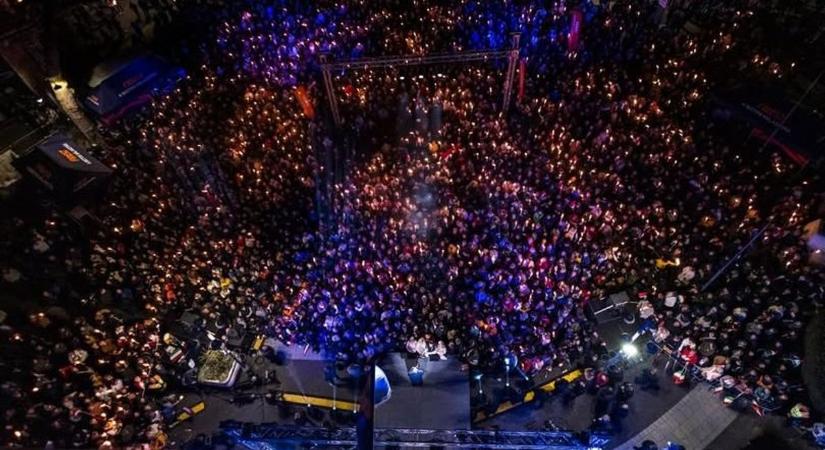 Orbán Viktor Kaposváron indította országjáró turnéját: Magyar Péter könnyes szemmel nézheti a tömegről készült képeket