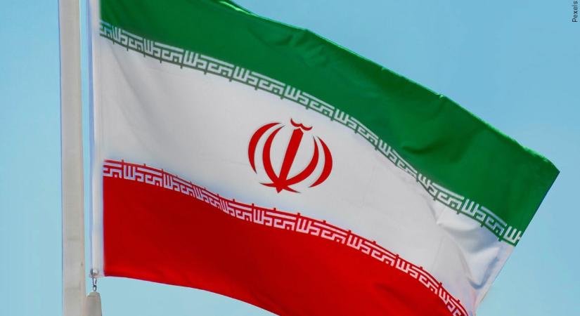 Irán megtorlást helyezett kilátásba: „hamuvá változtatják” a támadók létesítményeit