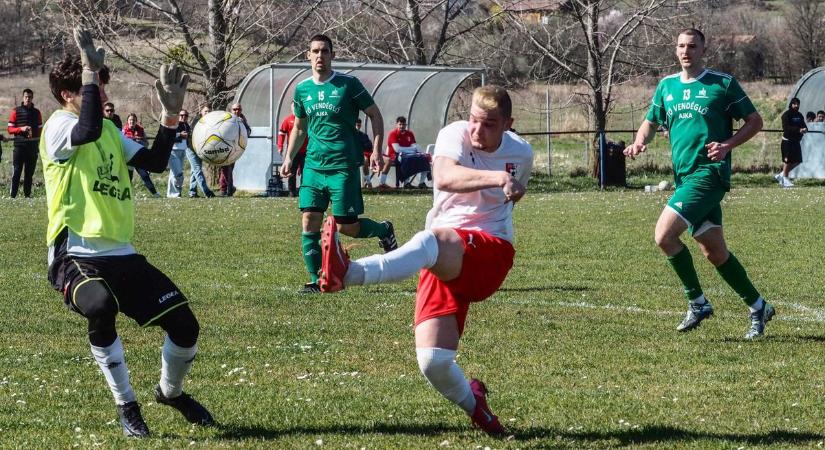 Őrült meccs Balatonszepezden, izgalmas küzdelemben győzött az éllovas ( képek)