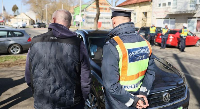 Azonnal elveszik a jogosítványt a rendőrök – ezek a legdurvább autós szabálytalanságok