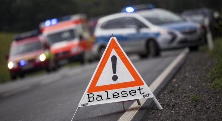 Dráma az M5-ös autópályán, két kocsi rohant egymásba