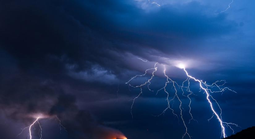 Zivatarok miatt adtak ki figyelmeztetést három vármegyére