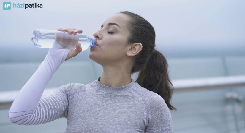 Ezért kulcsfontosságú a folyadékbevitel húgyúti panaszok esetén